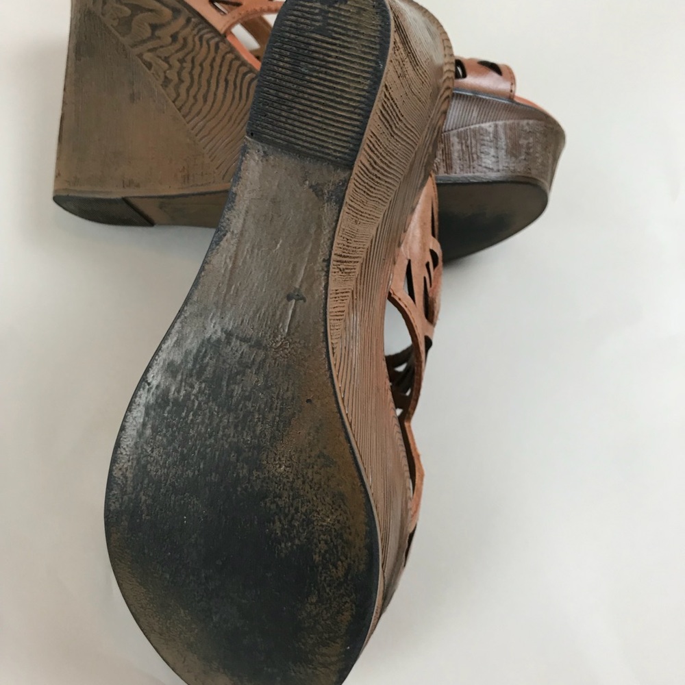 Very Volatile Wedges - Picture 4 of 5